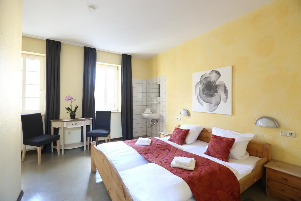 Kolping Hostel Trier Im Warsberger Hof Room photo